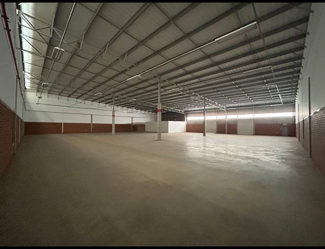 1,316M² WAREHOUSE TO LET IN CLAYVILLE